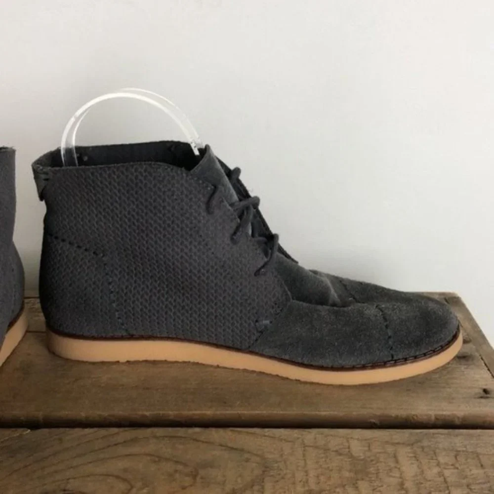 TOMS grey suede lace up chukka boots size 8 EUC_3